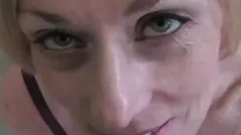 Blondi kirkkaissa su ...