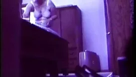 Tyttö dildo hänen pi ...