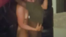 Blondi silitti kanaa ...