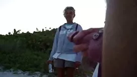 Mies huutaa ilmaisia ...