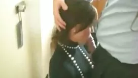 Äiti otti suihin kot ...