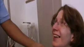Pitkät vanhojen nais ...
